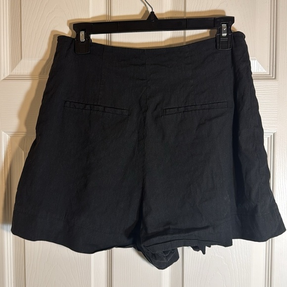 Vince Pleat Front Shorts In Black‎ Linen Blend Size 6 Side Button Closure EUC - Picture 3 of 8